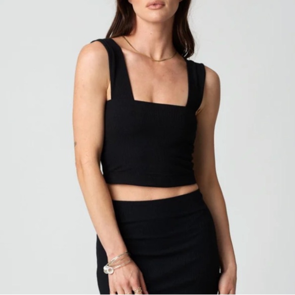 REVOLVE Stillwater Square Crop Tank - black xs